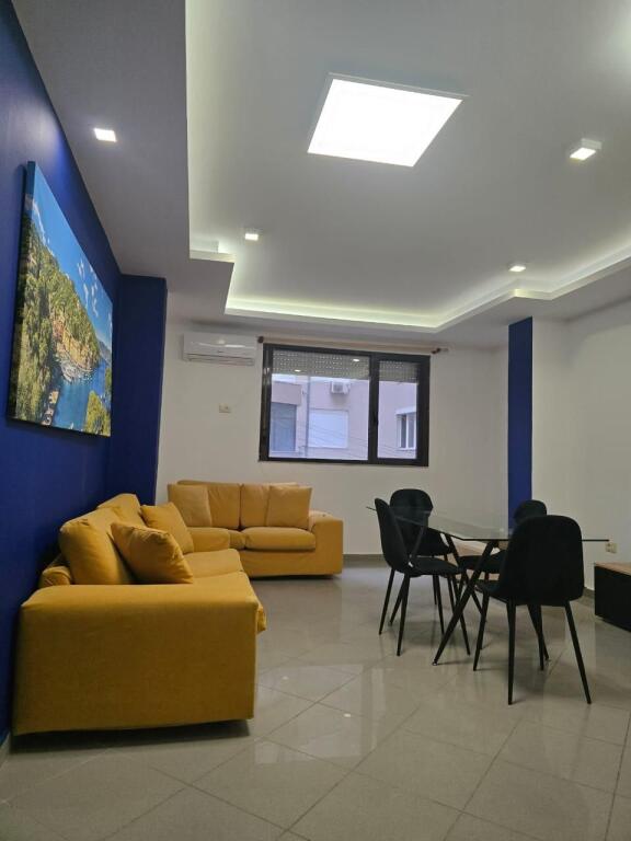 Jepet me qeta apartament 2+1 te Rruga e Elbadanit