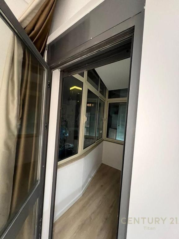 2 studios for rent in the Center