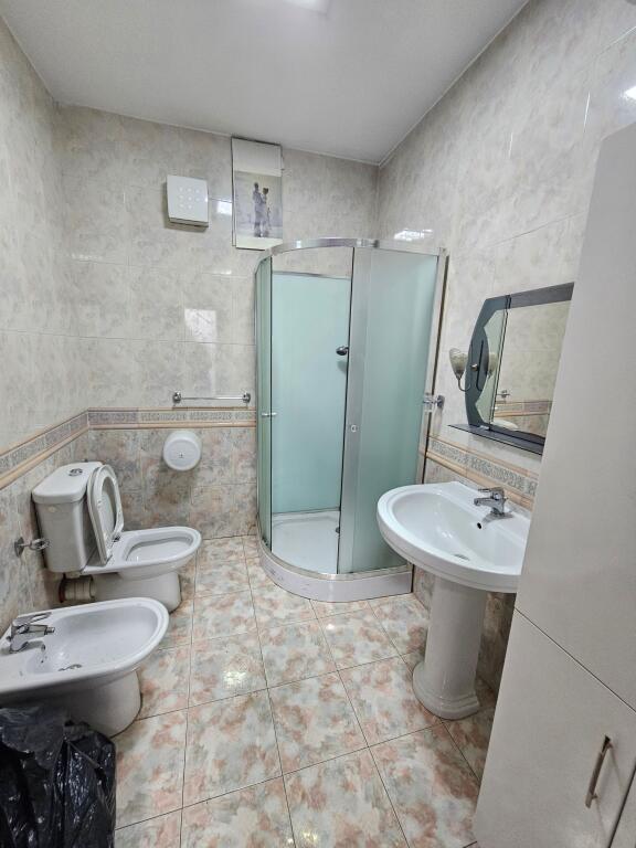 A Bllok, Spazio per Uffici in Affitto con Posizione Premium di Fronte a Sky Tower!