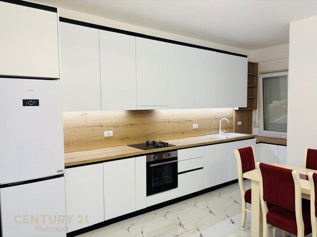 Apartament 2+1 tek Bulevardi Nene Tereza, Kamez