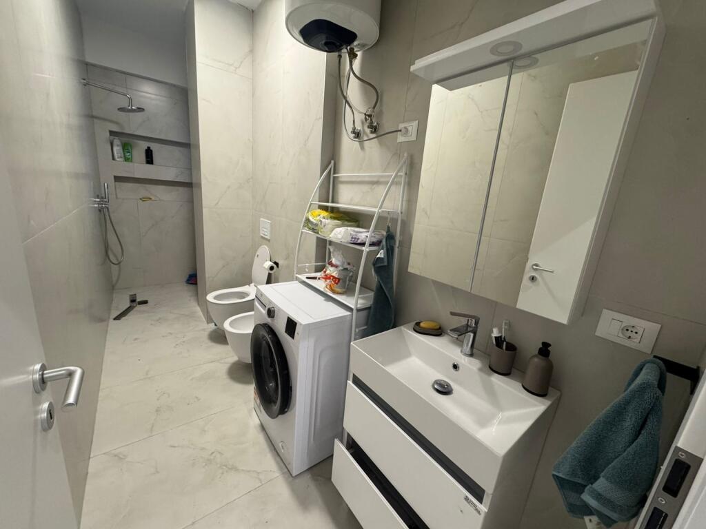 🏠 Apartment 1+1+ 🅿️ for rent ✨ Furnished 📐 Area: 60m² 🏢 3rd floor 📍 Address: Fresk Oxa 💰 Price: 45,000 lek per month 📞 For more information, contact!