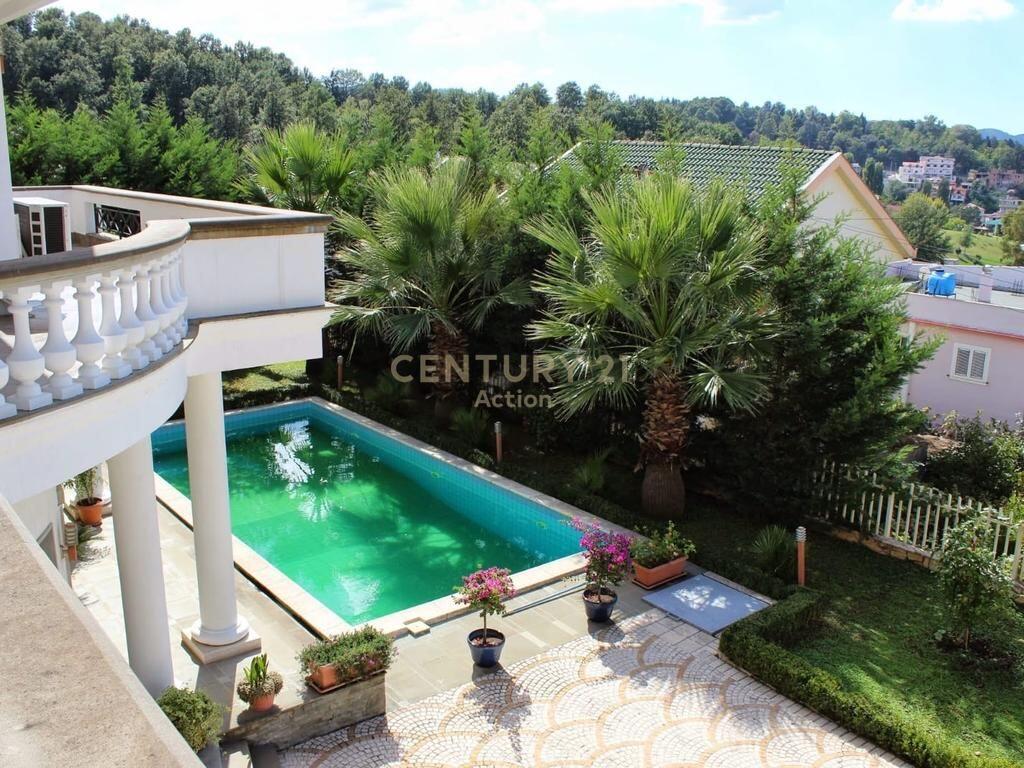 Villa iconica in vendita – Zona delle Ville Tedesche, Tirana!