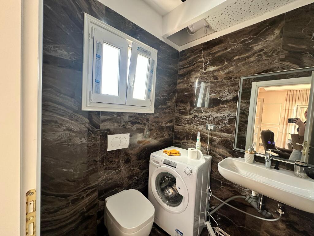 Penthouse  Garage for Long-Term Rent, Vlora