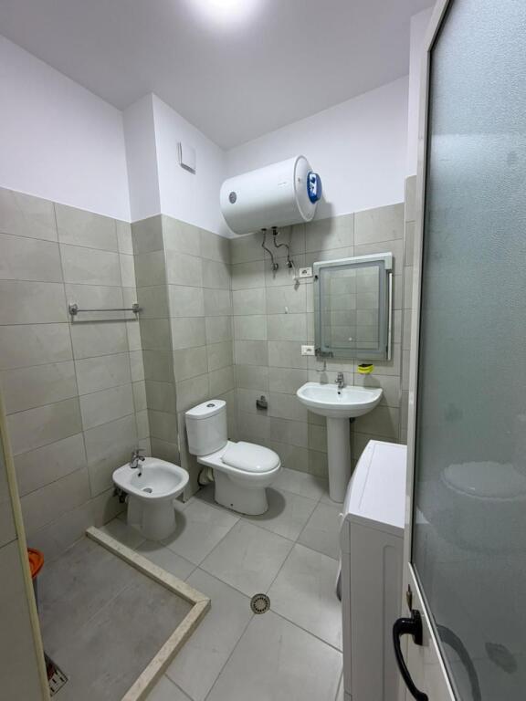 🏡 Jepet me qira apartament 1+1 – Vilat Gjermane💰 Çmimi: 40.000 lekë / muaj