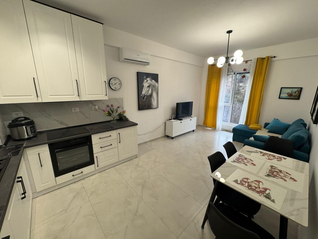 🏠 Apartment 1+1+ 🅿️ for rent ✨ Furnished 📐 Area: 60m² 🏢 3rd floor 📍 Address: Fresk Oxa 💰 Price: 45,000 lek per month 📞 For more information, contact!