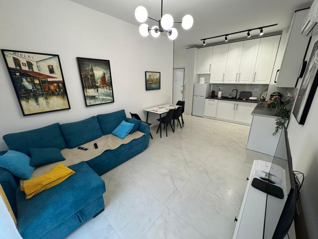 🏠 Apartment 1+1+ 🅿️ for rent ✨ Furnished 📐 Area: 60m² 🏢 3rd floor 📍 Address: Fresk Oxa 💰 Price: 45,000 lek per month 📞 For more information, contact!