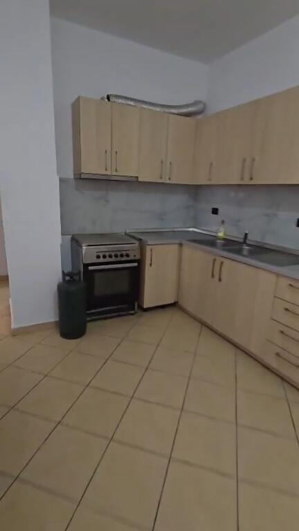 Jepet me qera apartament 2+1 ne Yzberisht prane Nela 6