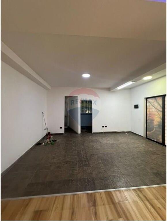 Office for rent 60 m² – Zogu i Zi