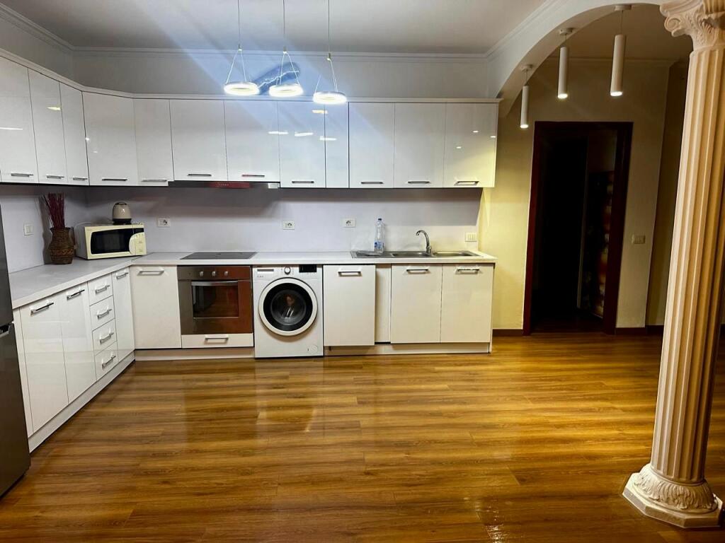 📣 QERA Apartament 2+1 📍 Rruga e "Kavajes", Prane Kishes Katolike ✨