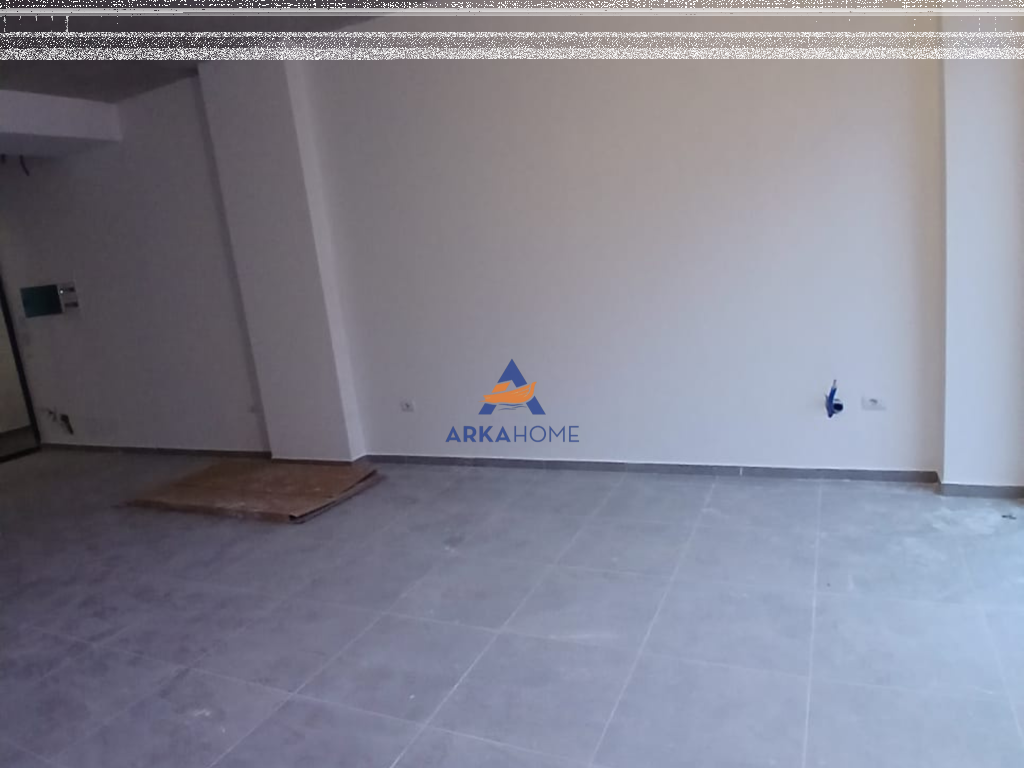 JEPET ME QERA ABJENT BIZNESI 50M2 "RRUGA BARRIKADA" 1300 EURO
