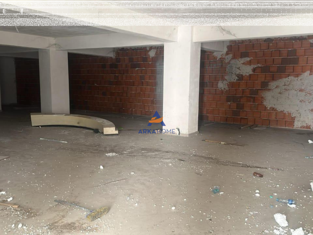 COMMERCIAL UNIT FOR SALE 262M2 "FRESK, NEAR GEGA OIL FUEL STATION" 262,000 EURO