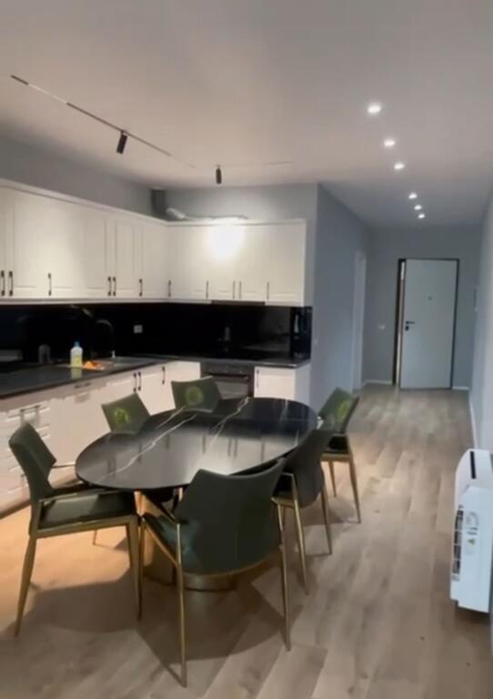 Jepet me qera apartament 2+1+2+ parkim, Liqeni i Thate
