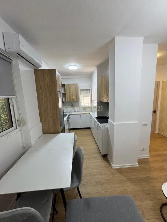 JEPET ME QIRA APARTAMENT 2 + 1 + 2 KODRA E DIELLIT RRUGA BILL KLINTON !
