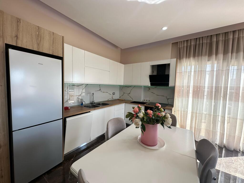 Penthouse  Garage for Long-Term Rent, Vlora