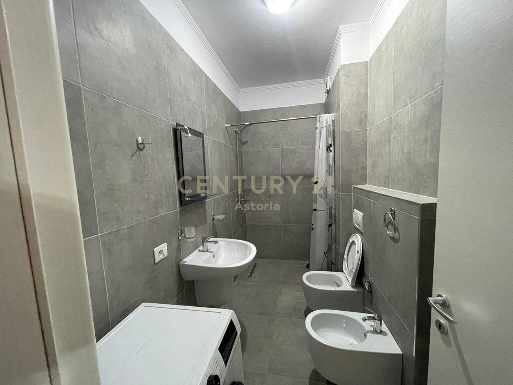 JEPET ME QIRA APARTAMENT 1+1+ POST PARKIMI, TE OASIS RESIDENCE, UNAZA E RE.