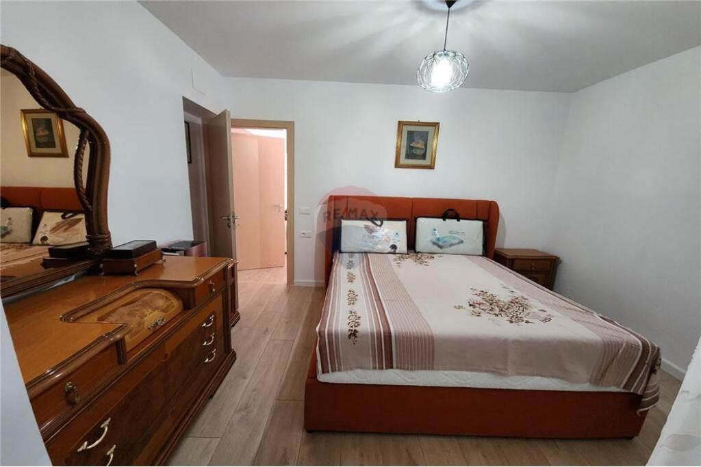 Apartament 1 +1 me. Qira te shkolla Baletit