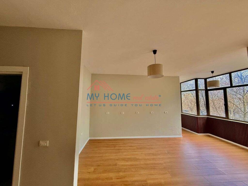 Ufficio in affitto Vicino alla Ex Esposizione Tirana