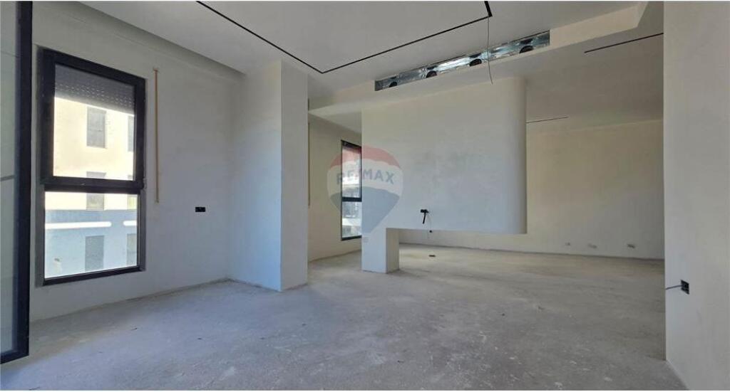 Appartamento 2+1+2 + Garage in Vendita – Vicino alla Scuola Marina, Vlora