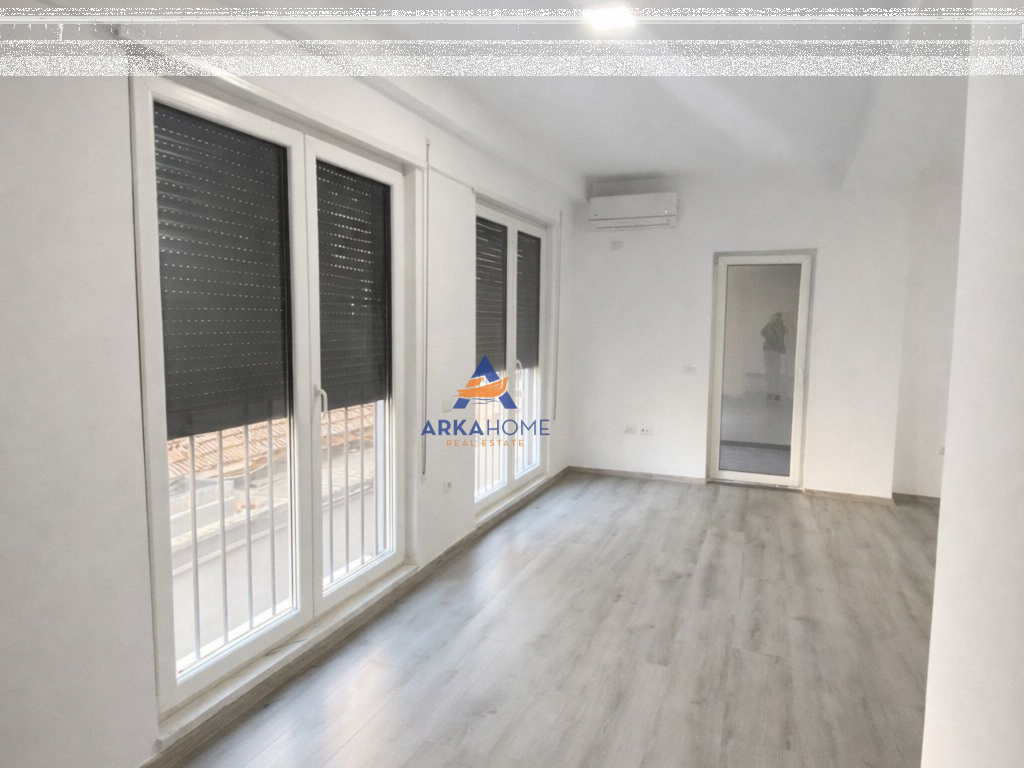 LOCALE IN AFFITTO 67M2 "IN 21 DHJETORI DI FRONTE ALLA ABI BANK" 50.000 LEKE