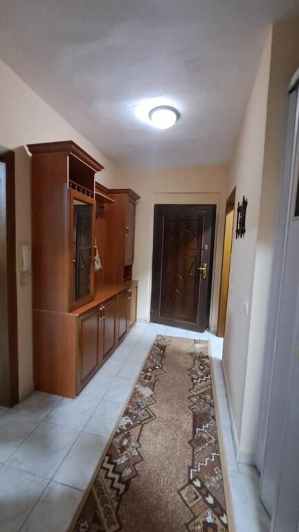 🏡 APPARTAMENTO 3+1 IN AFFITTO – VICINO ALL'UNIVERSITÀ “ZOJA E KËSHILLIT TË MIRË”