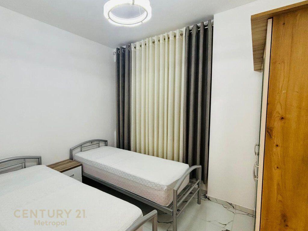 Apartament 2+1 tek Bulevardi Nene Tereza, Kamez