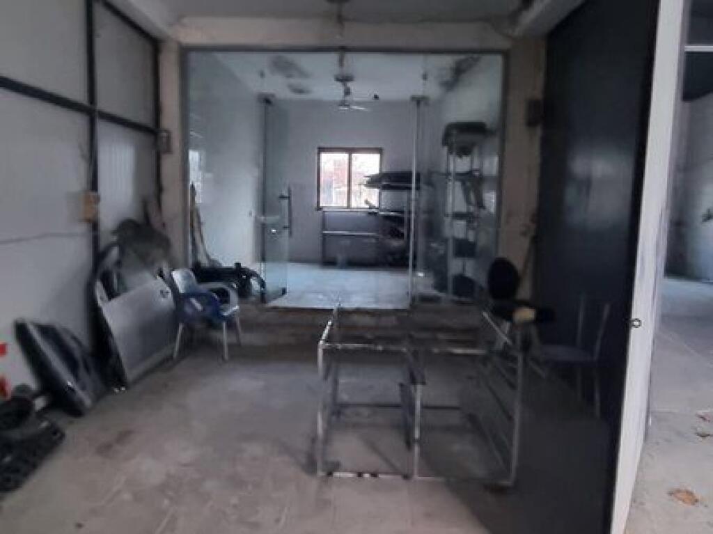 Shitet, Ambient Biznesi, Ura e Institutit,Tiranë
