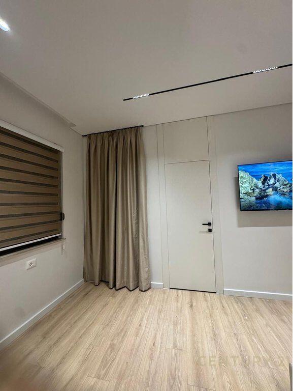 2 studios for rent in the Center