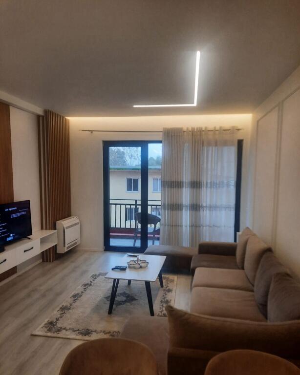 APARTAMENT ME QERA 2+1+2 FARMACIA 10 750 EURO