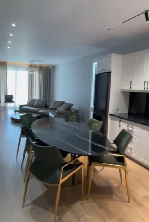 Jepet me qera apartament 2+1+2+ parkim, Liqeni i Thate