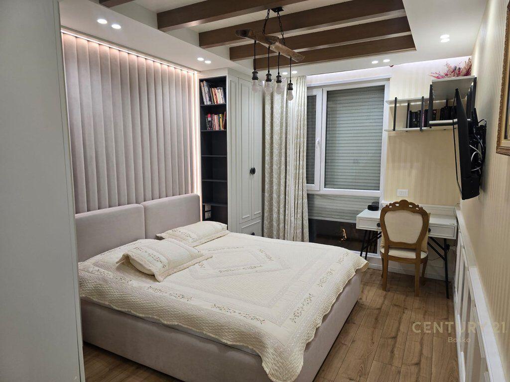 JAPIM ME QIRA APARTAMENT MODERN 2+1+2+ POST PARKIMI TE KOMPLEKSI FIORI DI BOSKO