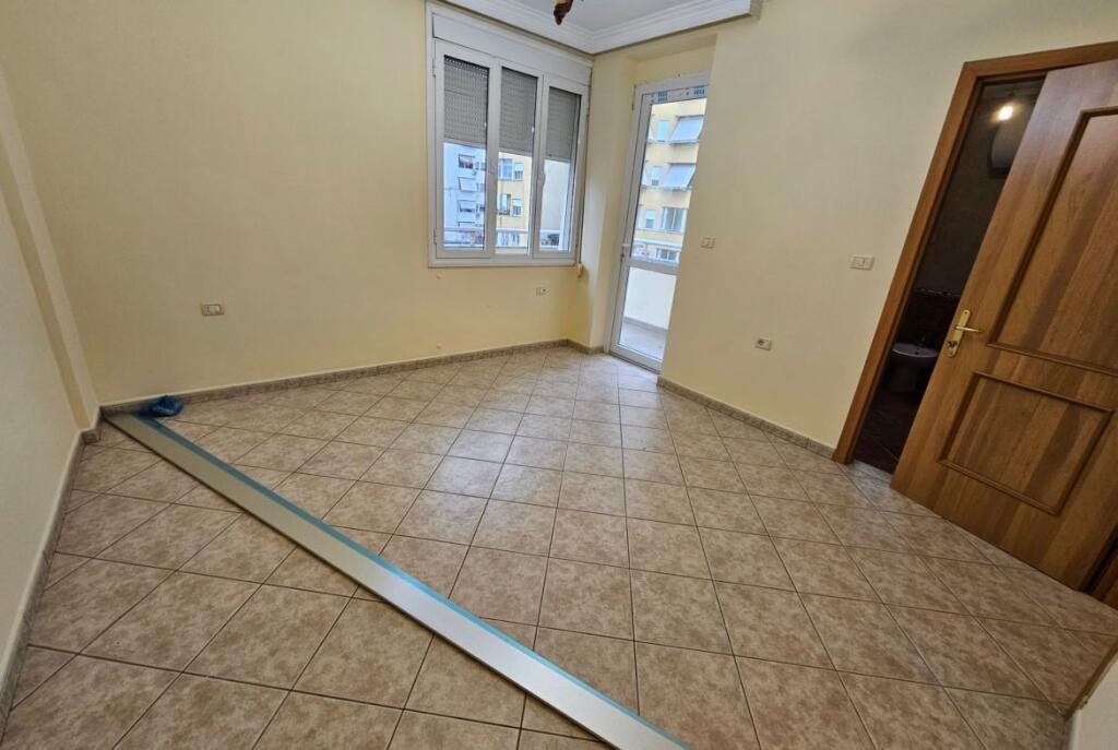 Alla Comune di Parigi Vendesi Appartamento 2+1+2 Con Posizione Perfetta!