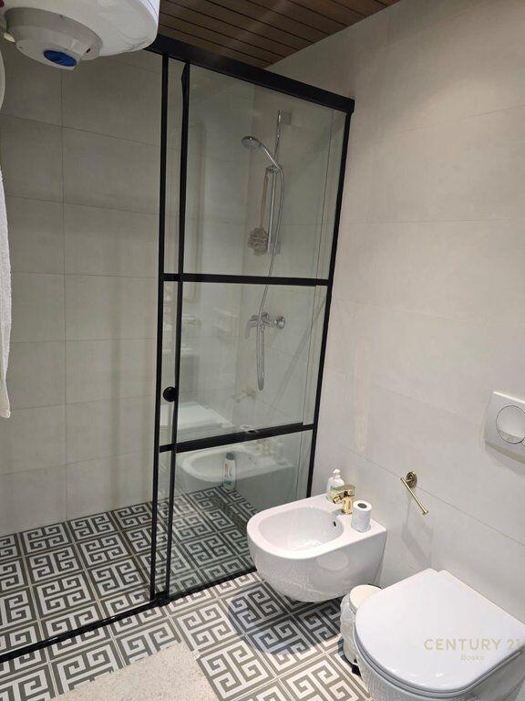 JAPIM ME QIRA APARTAMENT MODERN 2+1+2+ POST PARKIMI TE KOMPLEKSI FIORI DI BOSKO