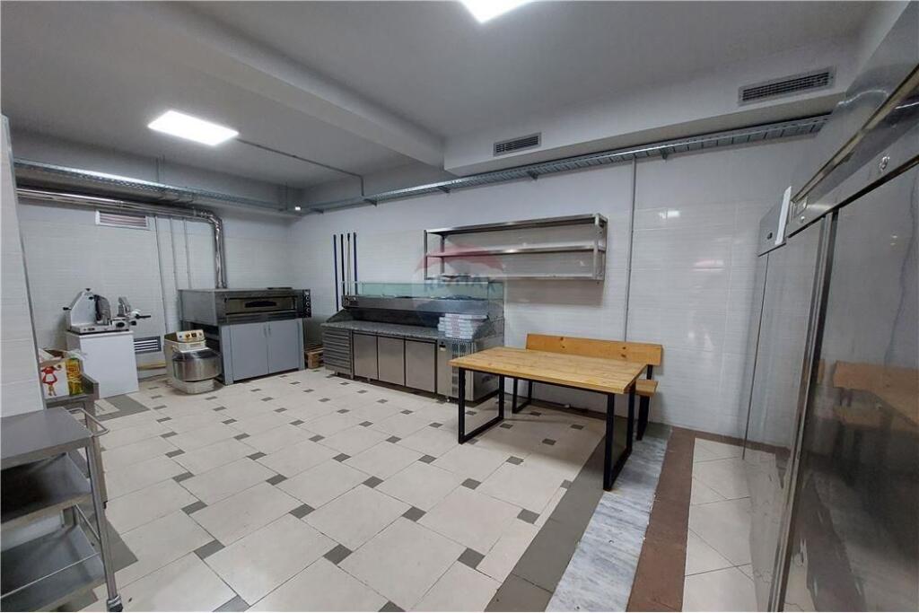 Dyqan - Për Shitje - Rruga e Barrikadave, Tiranë(ID: 530181070-361)