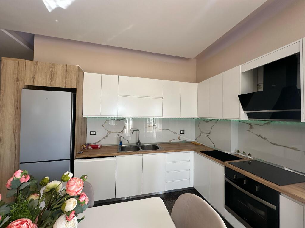 Penthouse  Garage for Long-Term Rent, Vlora