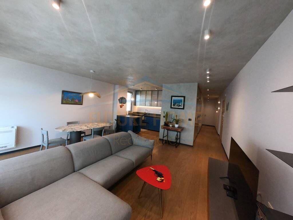Qera, Apartament 3+1+2, Stadiumi Dinamo