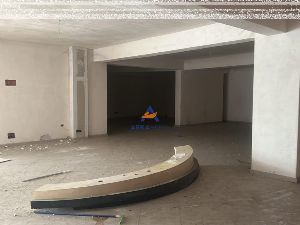 COMMERCIAL UNIT FOR SALE 262M2 "FRESK, NEAR GEGA OIL FUEL STATION" 262,000 EURO