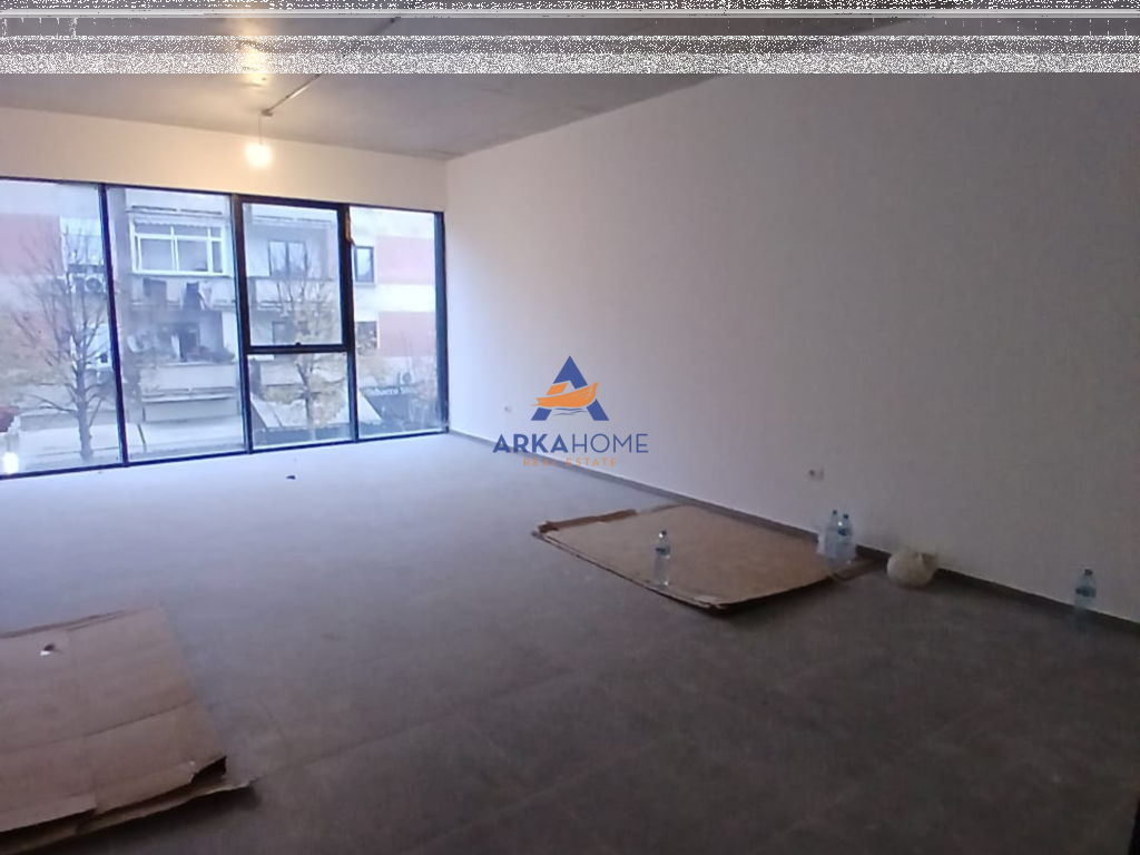 JEPET ME QERA ABJENT BIZNESI 50M2 "RRUGA BARRIKADA" 1300 EURO