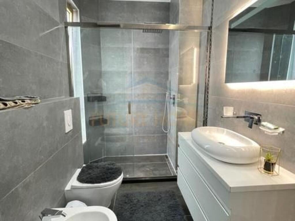 Affitto, Appartamento 2+1+POSTO AUTO, vicino Air Albania, Tirana...