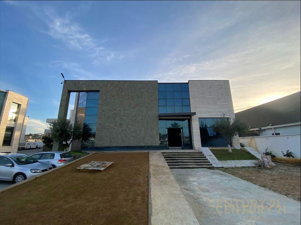 Ambient Komercial me Qira – Autostrada Durrës–Tiranë