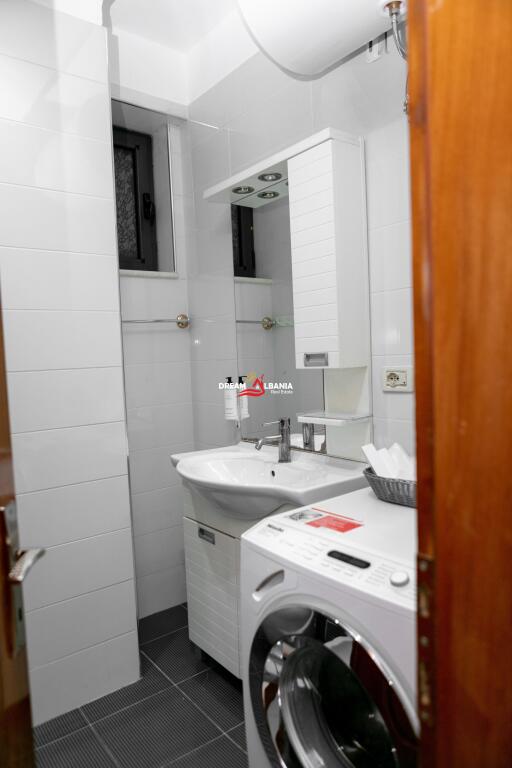 Appartamenti 3+1+2wc in affitto in via Elbasanit vicino al Ponte delle Tabacchine, Tirana (ID 4231187)
