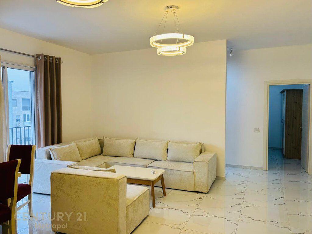 Apartament 2+1 tek Bulevardi Nene Tereza, Kamez