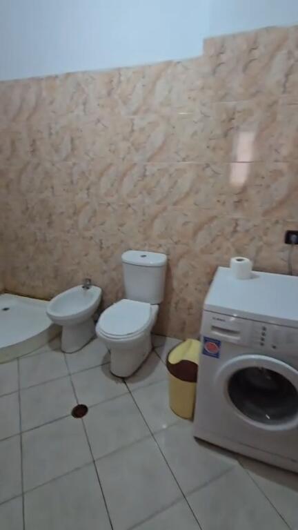 Jepet me qera apartament 2+1 ne Yzberisht prane Nela 6
