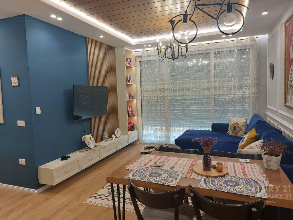 JAPIM ME QIRA APARTAMENT MODERN 2+1+2+ POST PARKIMI TE KOMPLEKSI FIORI DI BOSKO