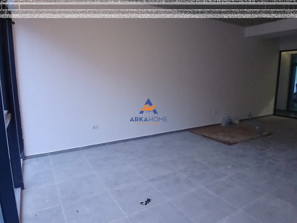 JEPET ME QERA ABJENT BIZNESI 50M2 "RRUGA BARRIKADA" 1300 EURO