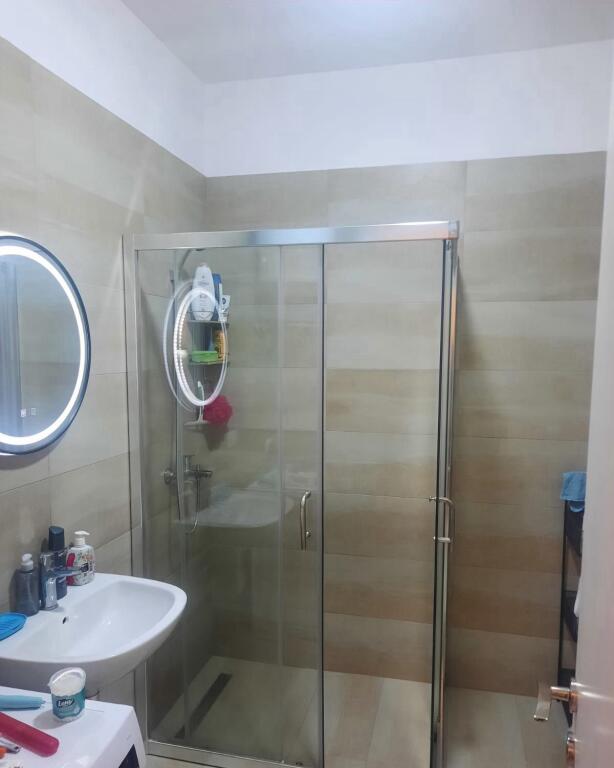 APARTAMENT ME QERA 2+1+2 FARMACIA 10 750 EURO