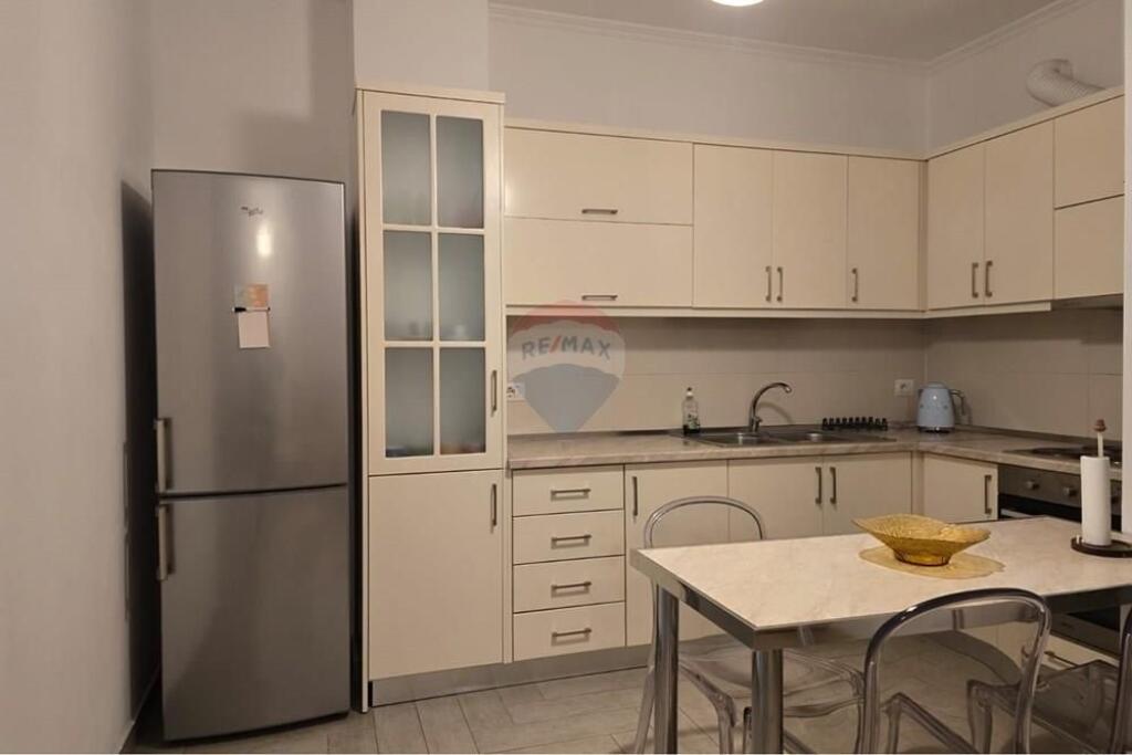 Apartament 1+1 per qira Rruga e Kavajes!