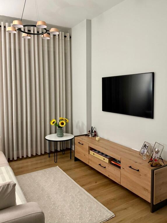 📣 QERA SUPER Apartament 1+1 📍 Rruga "Xhanfize Keko", Prane Artistit ✨