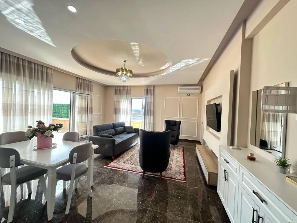 Kemi Penthouse me pamje nga deti  për qira afatgjatë në Vlorë