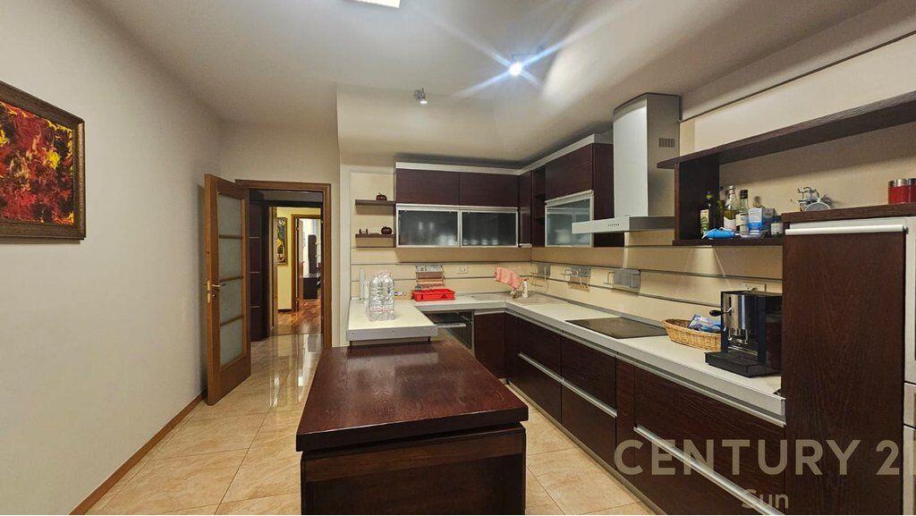 APARTAMENT PER QIRA 3+1+2+ TEK ETC-ja