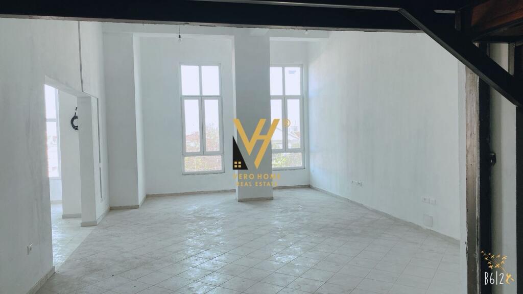 SI OFFRE AMBIENTE 160 M2 IN AFFITTO A KTHESA E KAMZES 800 EURO